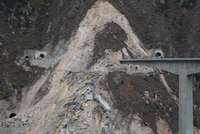 复盘四川双江口垮桥:货车司机发现裂缝后上报,官方快速管制免于伤亡