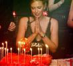 英国网球宝贝性感作秀